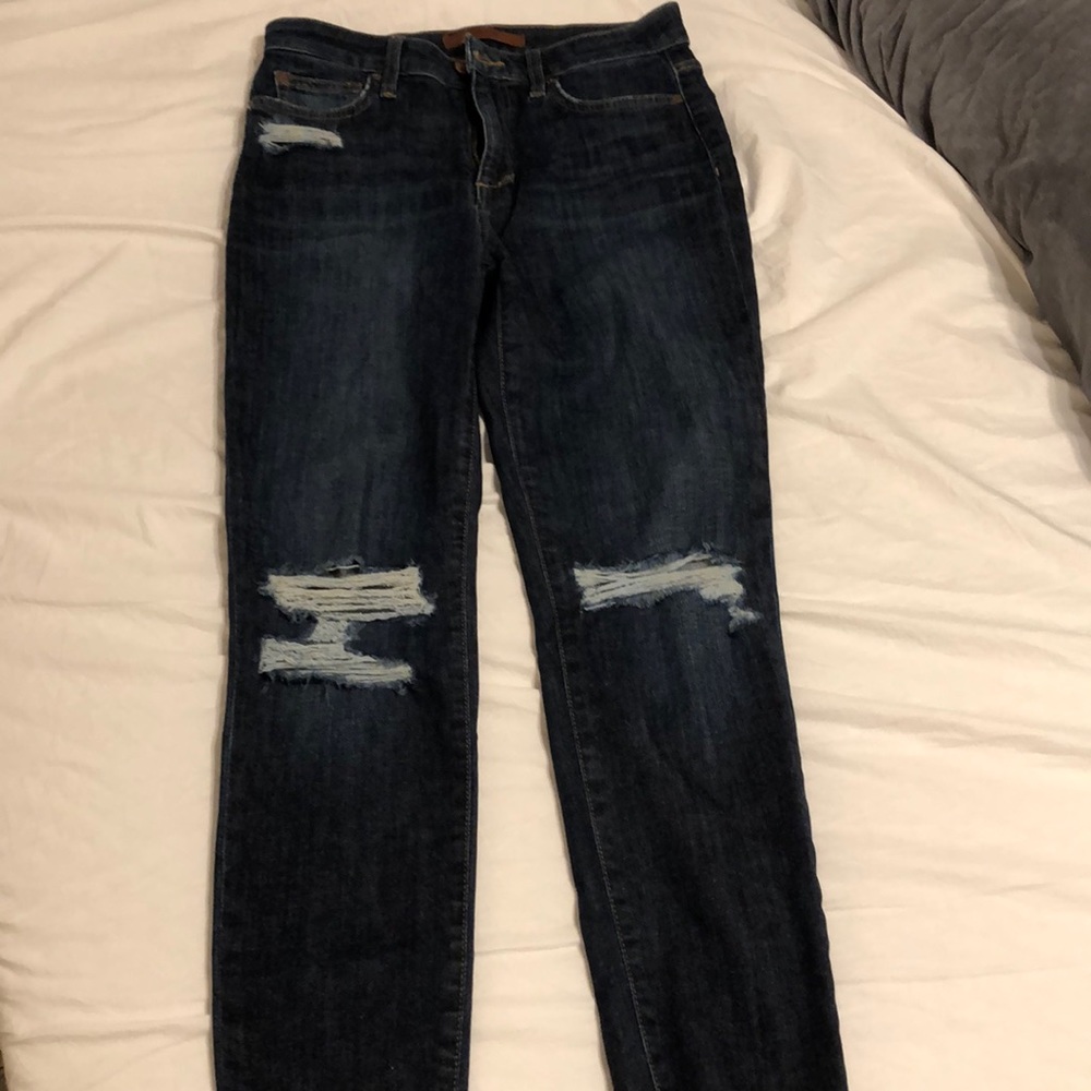 Distressed Joe’s Jeans with raw hem.